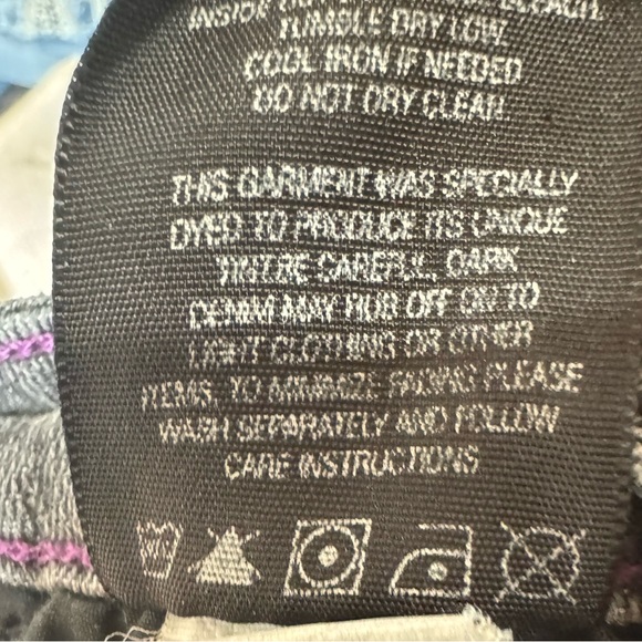 Fox black jean shorts size 0 four pockets two in form and two in back. - Picture 9 of 11